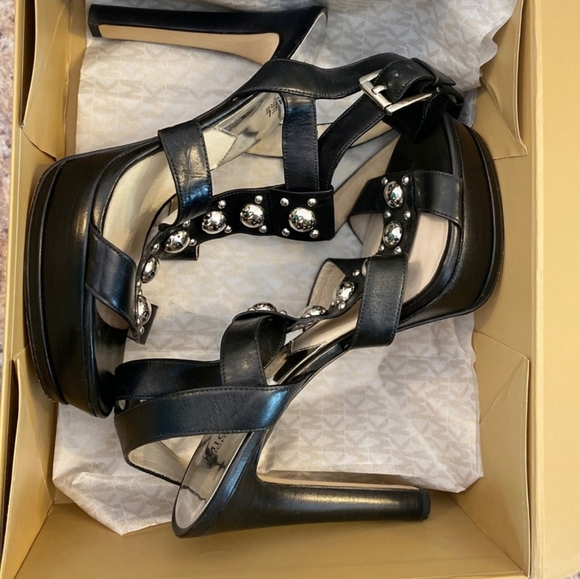 Michael kors heels - Picture 2 of 6